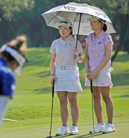 渋野は８打差の１４位発進女子ゴルフ、妹も出場