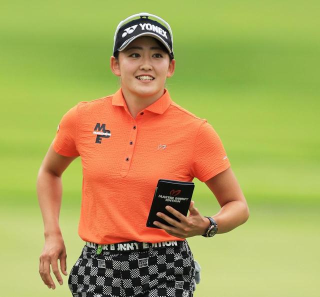 岩井千怜が史上３人目の初優勝からの２週連続Ｖへ王手　１１アンダーで単独首位「全部決めたい」