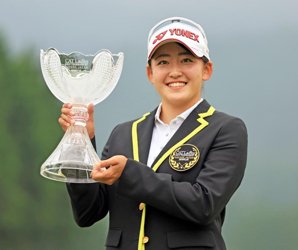 岩井千怜が史上3人目の初優勝から2週連続V 通算13アンダーで逃げ切る 最後のパット「強気で」/ゴルフ/デイリースポーツ online