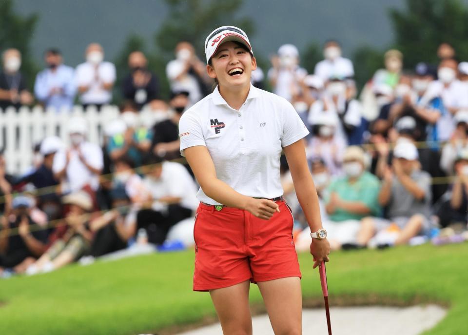 　最終日、優勝を決め、笑顔がはじける岩井千怜