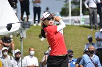 　１番のティーショットを放つセキ・ユウティン