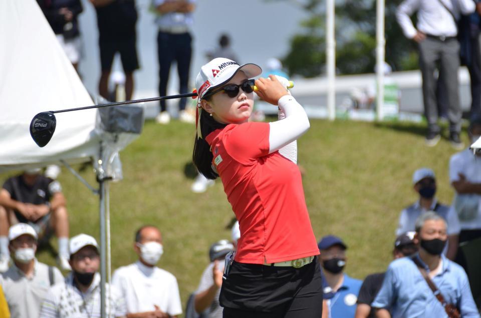 　１番のティーショットを放つセキ・ユウティン