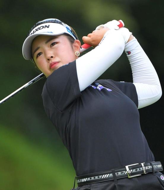 山下美夢有が暫定首位でハーフターン、通算11アンダー　２位とは２打差　女子ゴルフ