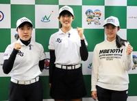 　東京都代表として栃木国体に初出場する馬場咲希。左は上田澪空、右は茶木詩央