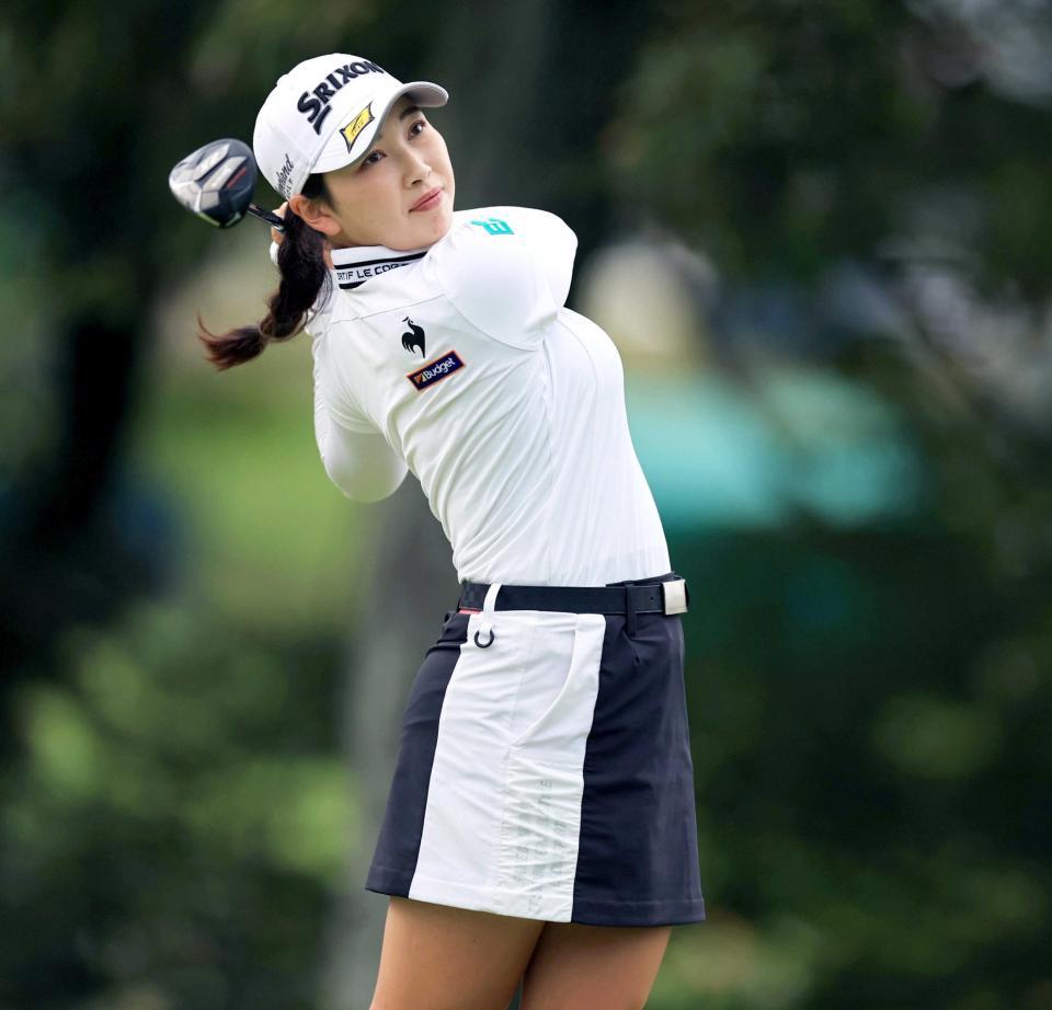 　通算１０アンダーで暫定首位の小祝さくら