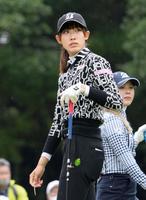 　２番でティーショットを放った馬場咲希。４アンダーの８位