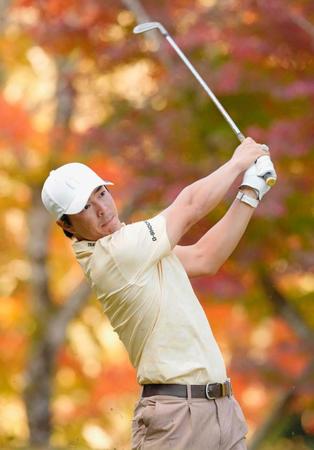 　通算７アンダーで２位の石川遼