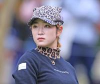 強くいこう」ヒョウ柄の原英莉花は2アンダー発進 キャップには耳 2日