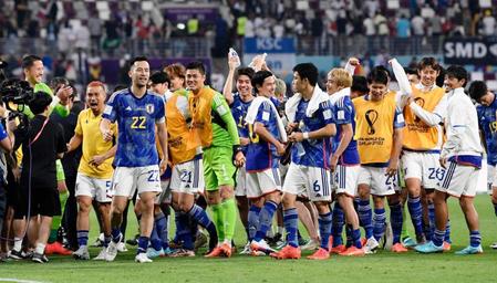 　ドイツ戦を終えた日本代表（共同）