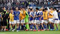 　ドイツ戦を終えた日本代表（共同）