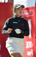 　１番をスタートする山下美夢有（撮影・北村雅宏）