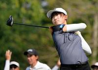 　３番でティーショットを放つ馬場咲希。通算９アンダーで20位（共同）