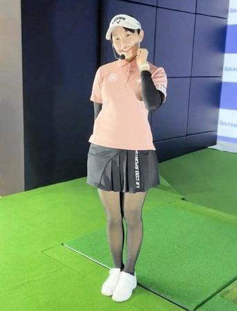 　ＧＯＬＦＺＯＮとの契約発表を行った三浦桃香＝横浜市内