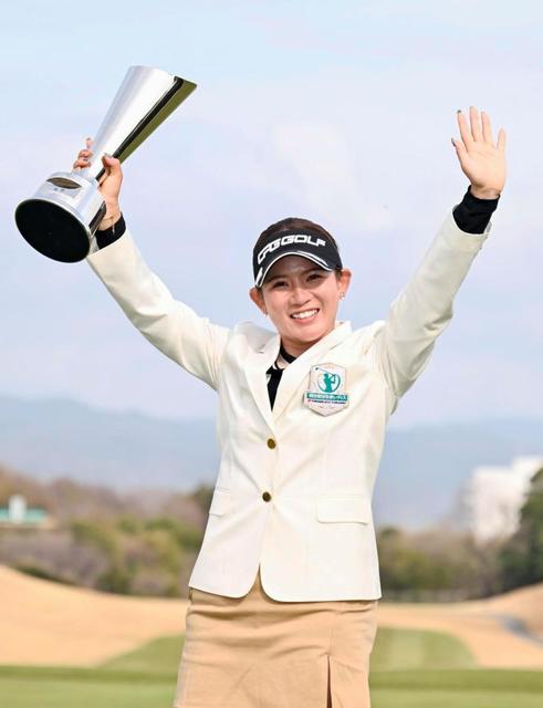 吉本ひかるがツアー初優勝　黄金世代１２人目　ささきしょうことのＰＯ制す　女子ゴルフ
