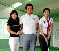 　堀奈津佳（左）、琴音の姉妹プロも中島敏雅プロの教え子（2014年撮影）