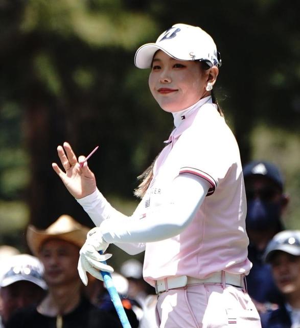 吉田優利が会心チップインバーディー締めで首位と１打差２位「本当に良いゴルフ」　国内メジャー今季初戦