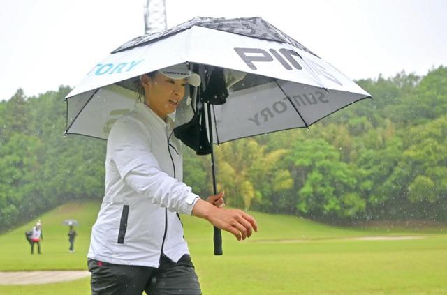女子ゴルフ　降雨によるコース状態不良で順延　渋野日向子は８ホール消化で通算６オーバー