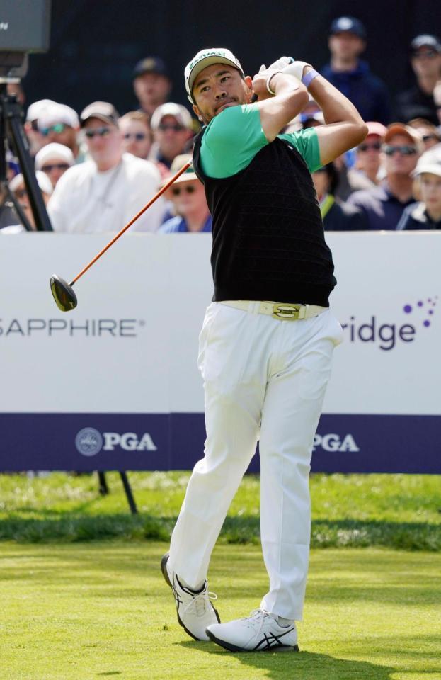 　１番でティーショットを放つ松山英樹