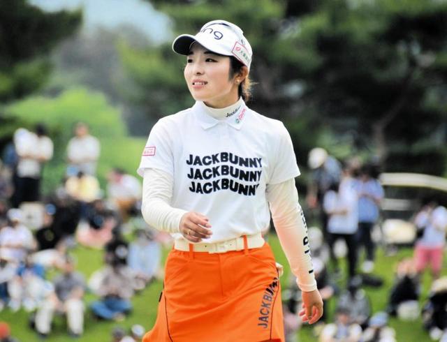 佐久間朱莉が悲願の初優勝か、川岸史果が復活の２勝目か　女子ゴルフ最終日、２７Ｈの超短期決戦はＰＯ突入