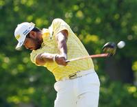 最終ラウンド、18番でティーショットを放つ松山英樹。通算イーブンパーで16位＝ミュアフィールドビレッジＧＣ（共同）