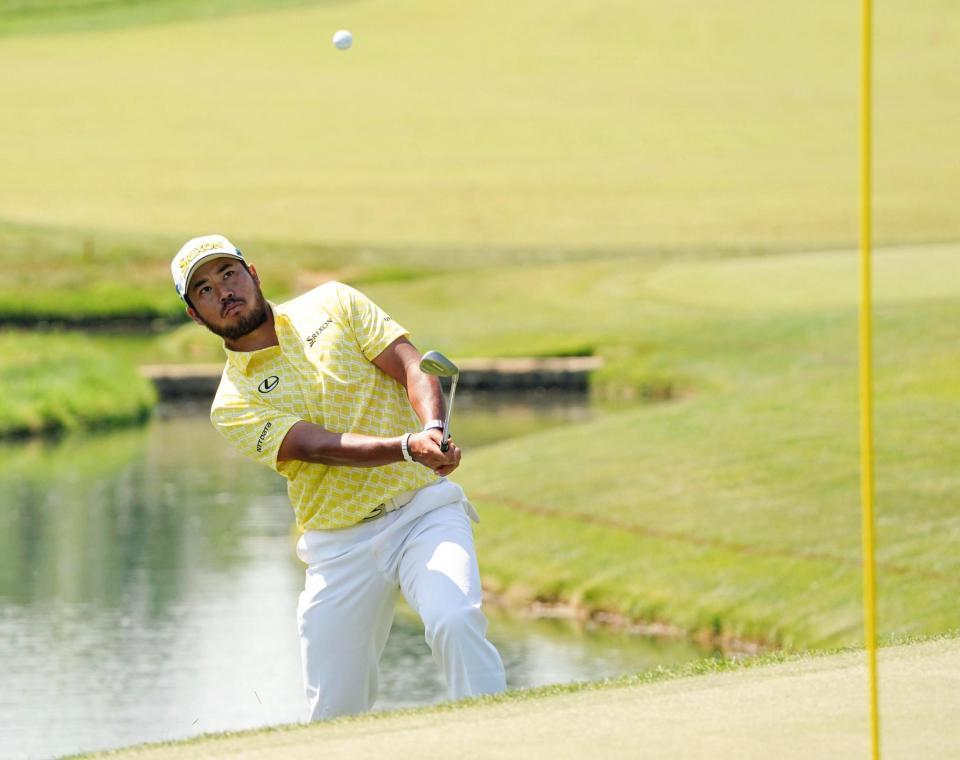 最終ラウンド、14番でアプローチショットを放つ松山英樹。通算イーブンパーで16位＝ミュアフィールドビレッジＧＣ（共同）