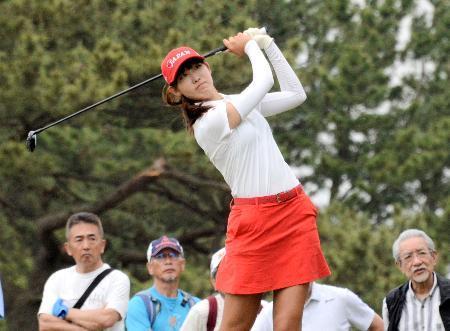 藤本ら３人首位、馬場３１位　日本女子アマゴルフ第３日