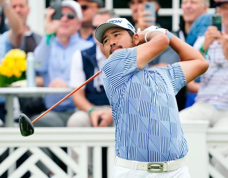 　１番でティーショットを放つ松山英樹