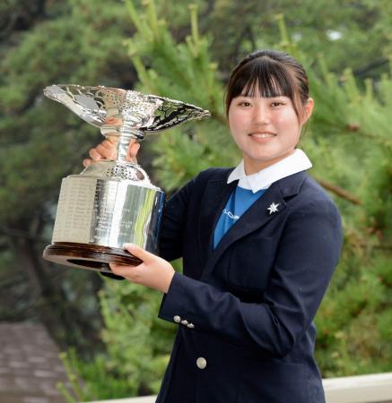 　ゴルフの日本女子アマチュア選手権で優勝した飯島早織＝秋田ＣＣ