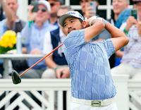 　１番でティーショットを放つ松山英樹