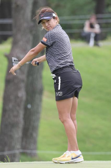 女子ゴルフ　藤本麻子が２打差３位に浮上　資生堂レディース
