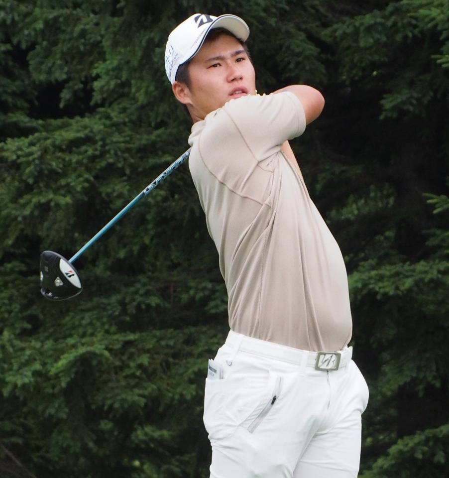 　９番でドライバーを振り抜く長野