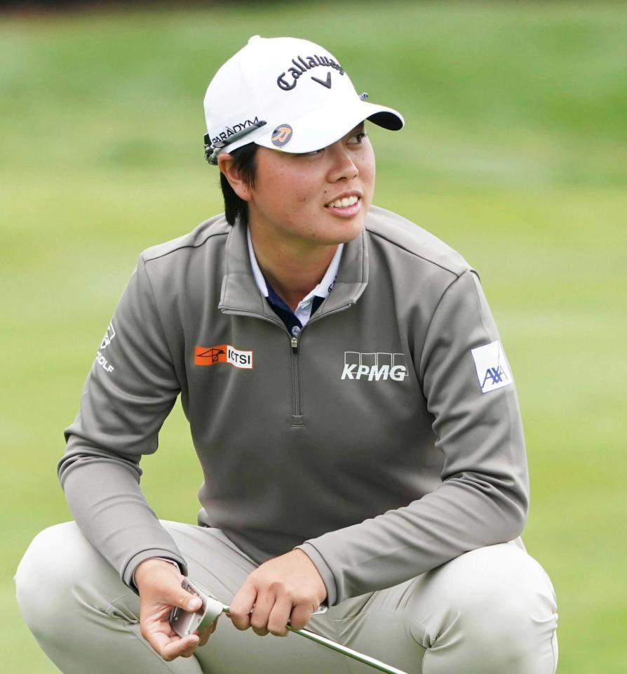 　練習場で笑顔を見せる笹生優花（共同）