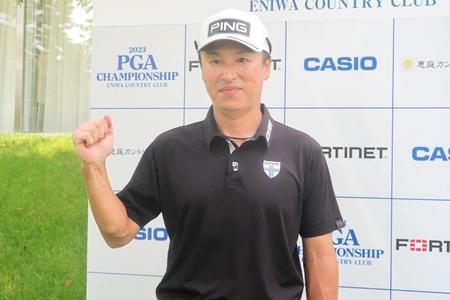 　初日を首位と１打差の６位で終えた遠藤彰