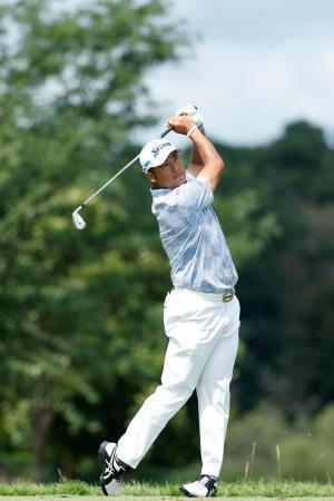 　３Ｍオープン第３ラウンドでショットを放つ松山英樹＝２９日、ブレイン（ゲッティ＝共同）