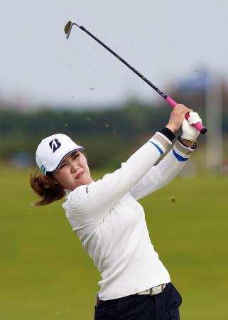 　プロアマ戦で最終調整する古江彩佳＝ダンドナルド・リンクス（共同）