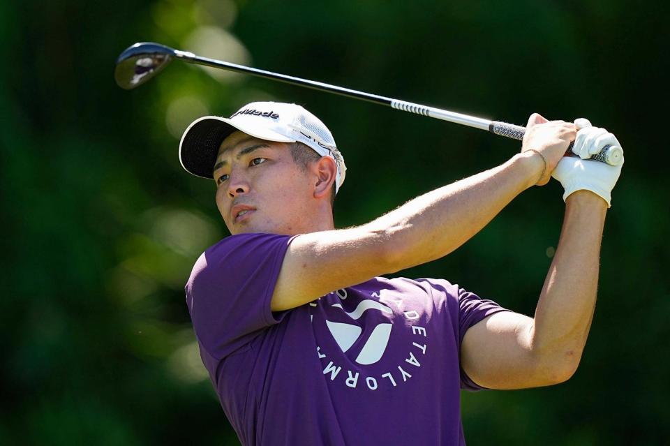 　１８番でティーショットを放つ中島啓太