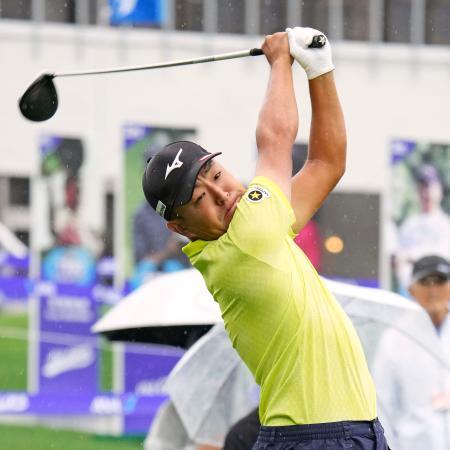 　降雨の影響でサスペンデッドとなった第１日、７アンダーで暫定首位の時松隆光＝札幌ＧＣ輪厚