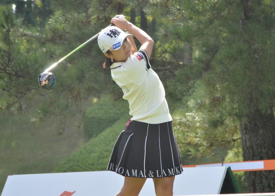 　１番のティーショットを放つイ・ボミ