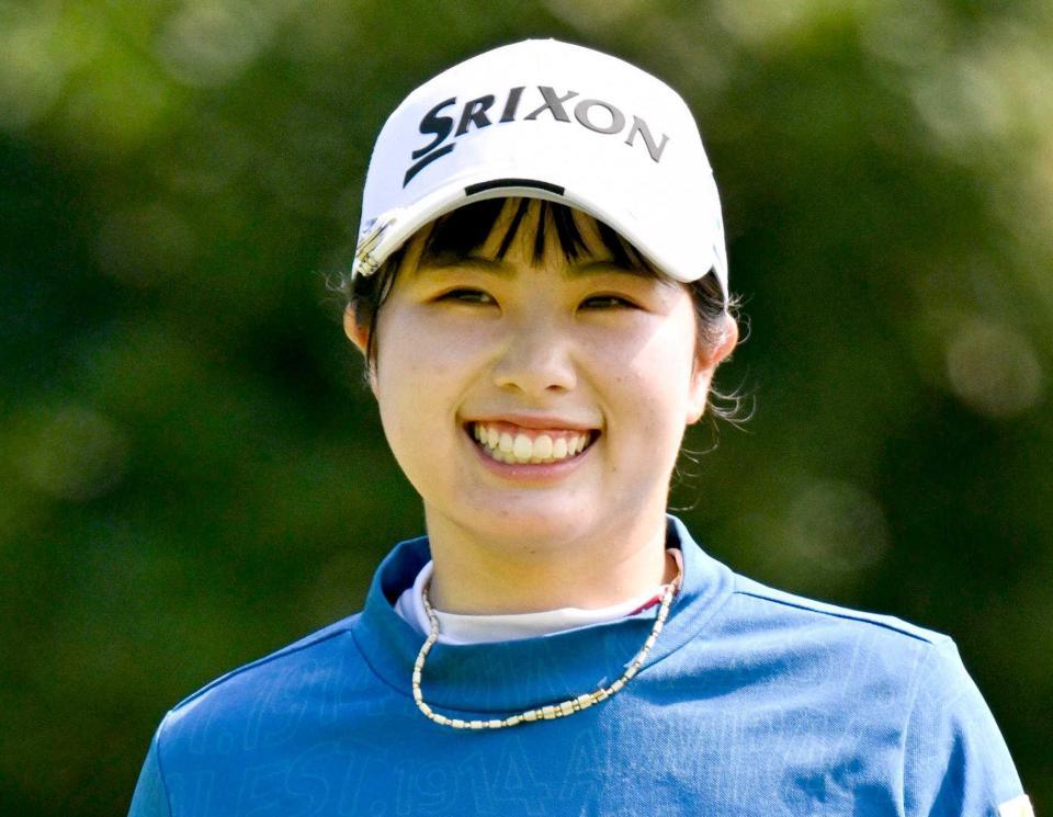 尾関彩美悠プロ 直筆サイン入り スリクソンキャップ