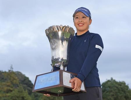 西郷真央が１年半ぶりの６勝目　昨季終盤から不振「ずっとつらい時期が続くんじゃないか」苦しむも必死の努力で復活