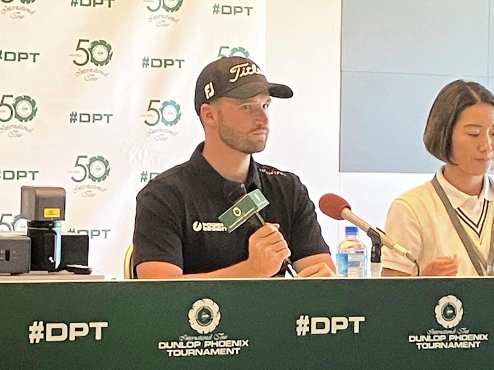 　公式会見に出席したクラーク