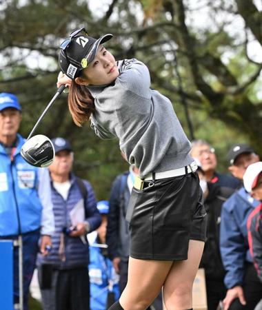 川崎春花　来季シード権当落線上→２打差２位好発進　後半に別人の５連続バーディー「一つ学びに」