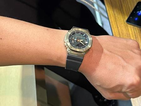 　石川遼がＧ－ＳＨＯＣＫを披露