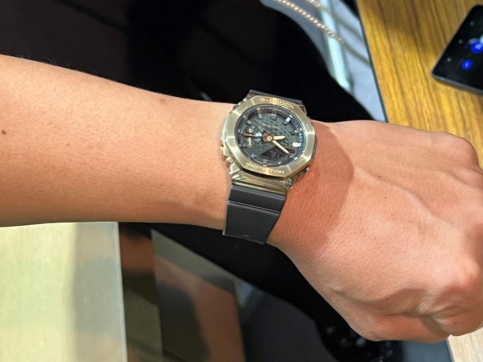 　石川遼がＧ－ＳＨＯＣＫを披露