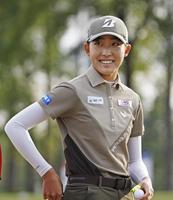 　ホールアウト後、笑顔を見せる馬場咲希（共同）