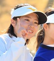 ９番のティーショット後、笑顔の神谷和奏