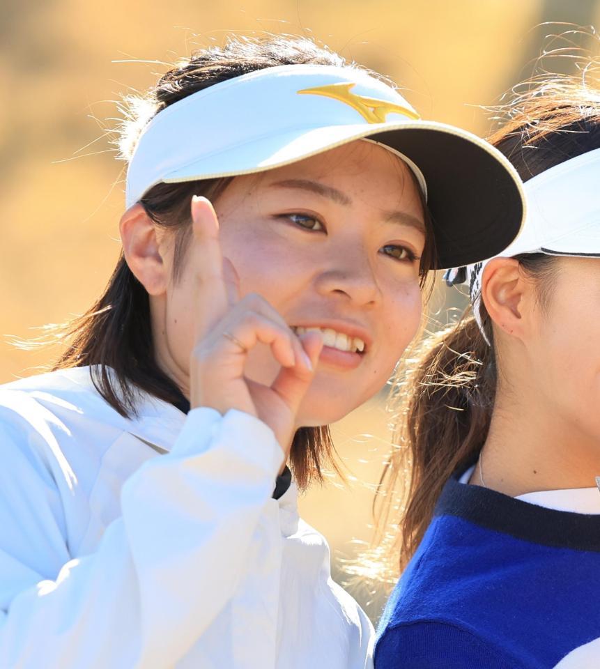 ９番のティーショット後、笑顔の神谷和奏