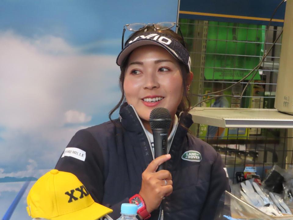 　トークショーを行った青木瀬令奈