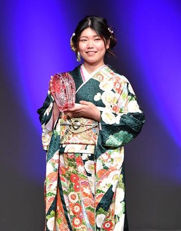 女子ゴルフ　なぜ！？桜井心那の今年の一文字は「鰻」史上３人目の１０代４勝　初々しい振り袖姿も披露