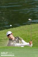 　バンカーショットを放つ馬場咲希（大会提供）